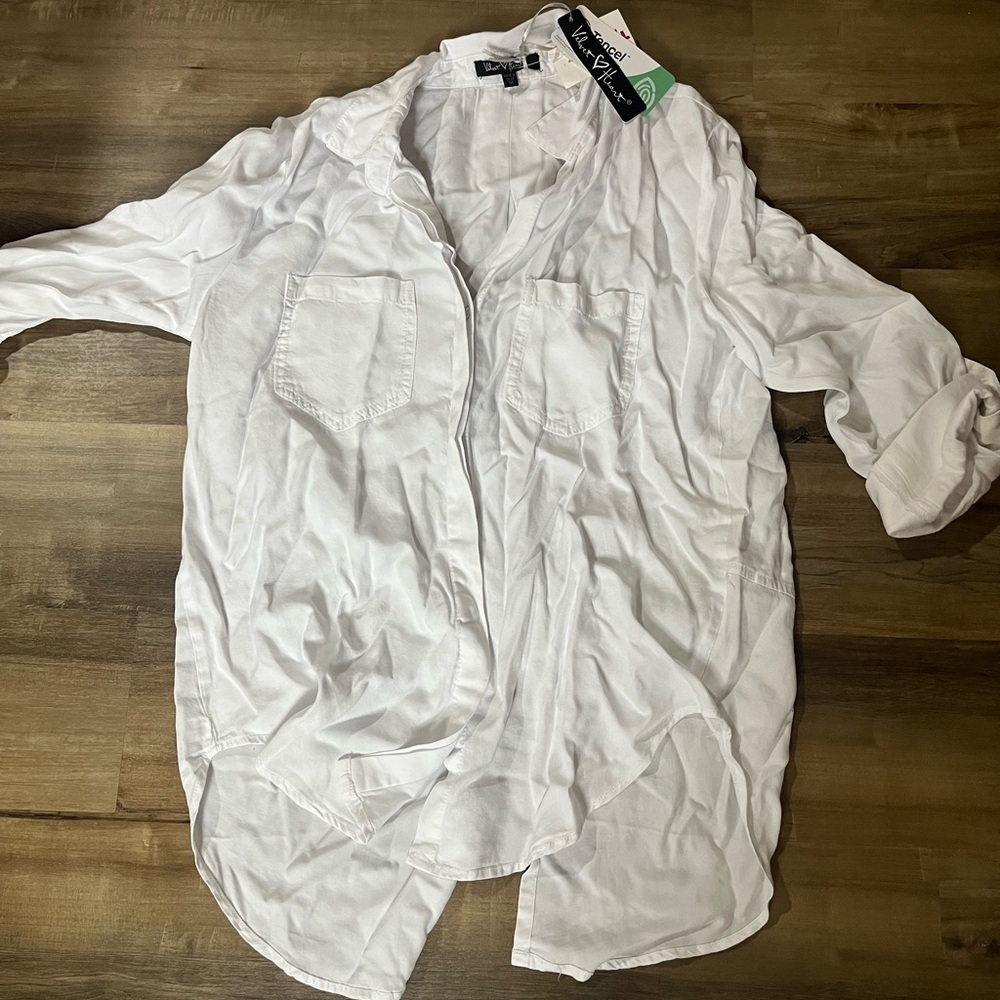 White Vince Camuto Button-Up Blouse